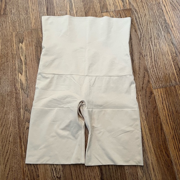 Maidenform high waisted slimming shorts, XL - Picture 3 of 4